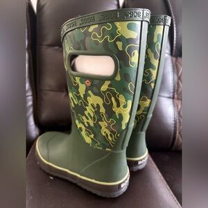 Camo Kids Green Camo Rain Boots with Easy-Grip Handles
